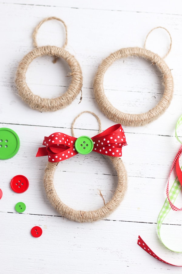 DIY Mason jar lid christmas craft tutorial