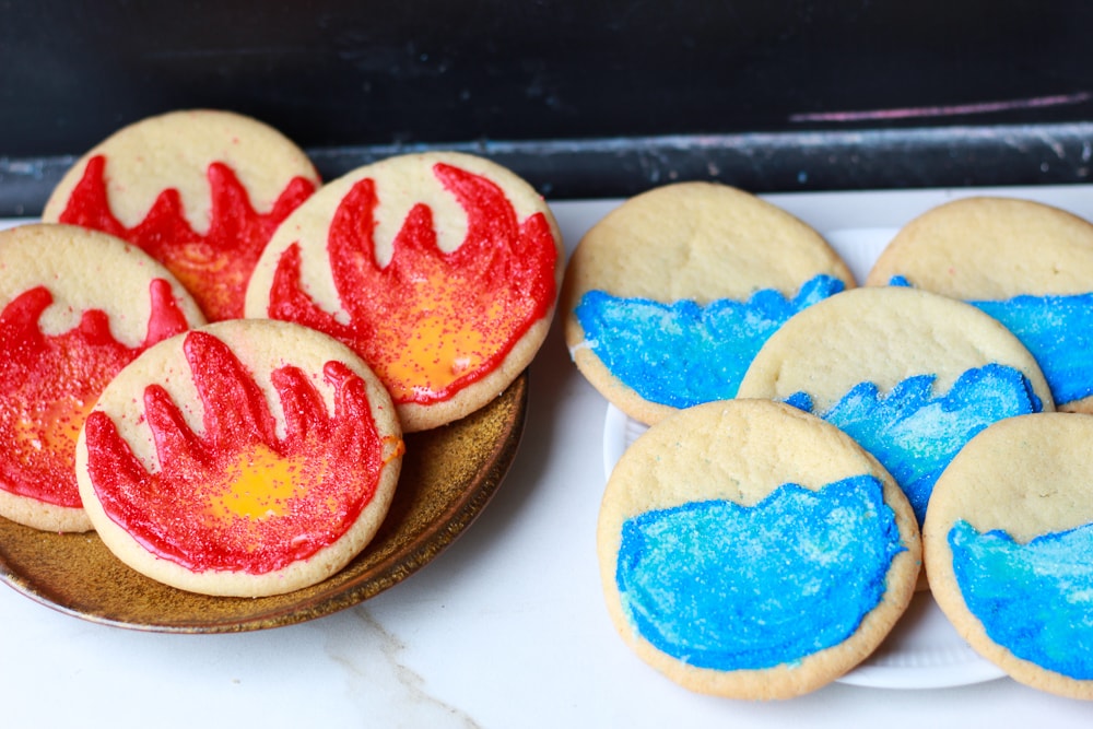 Ice and fire game of thrones cookies. Great for a game of thrones themed party.