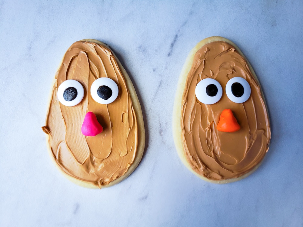 Toy Story cookie ideas. Perfect for a toy story party treat. Potato heads cookies.