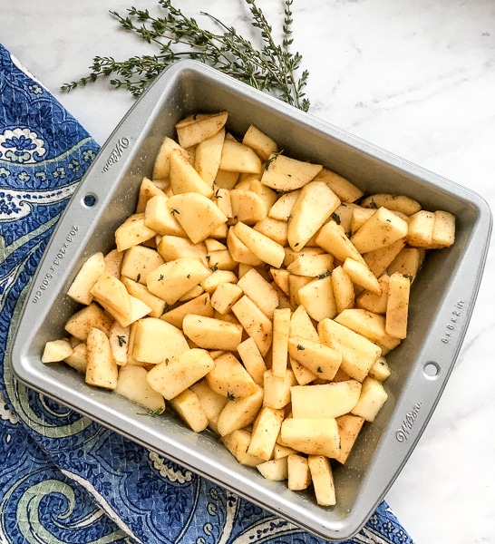 apples in pan to make apple crisp