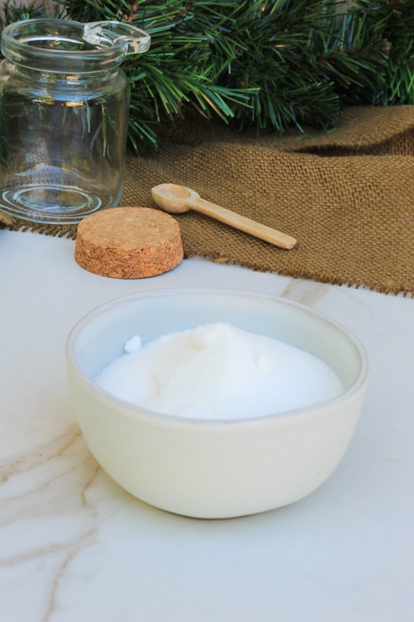 Adding coconut oil to sugar to make sugar scrub