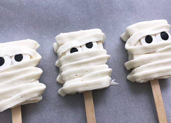 mummy rice krispie treats made with white candy melts and googly eyes