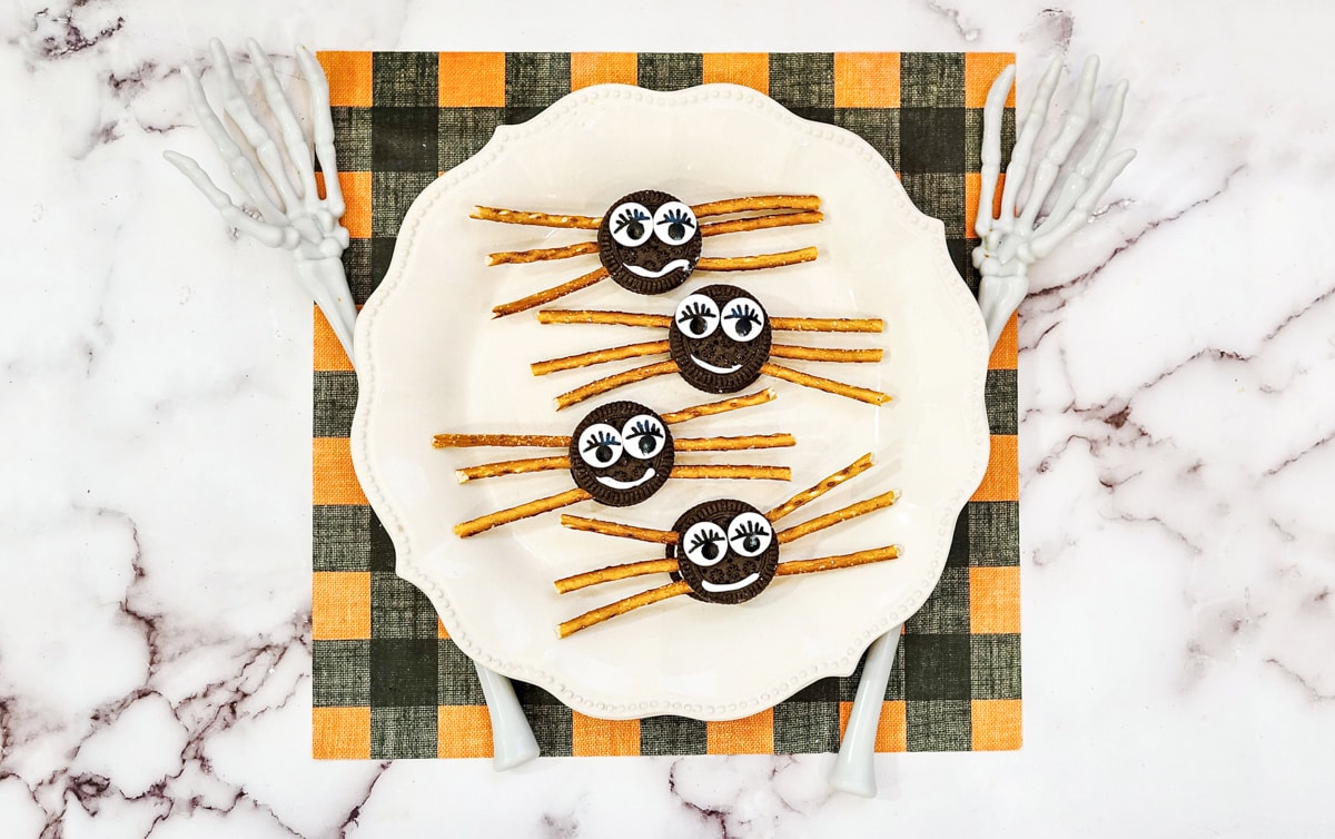 Oreo spiders with pretzel legs