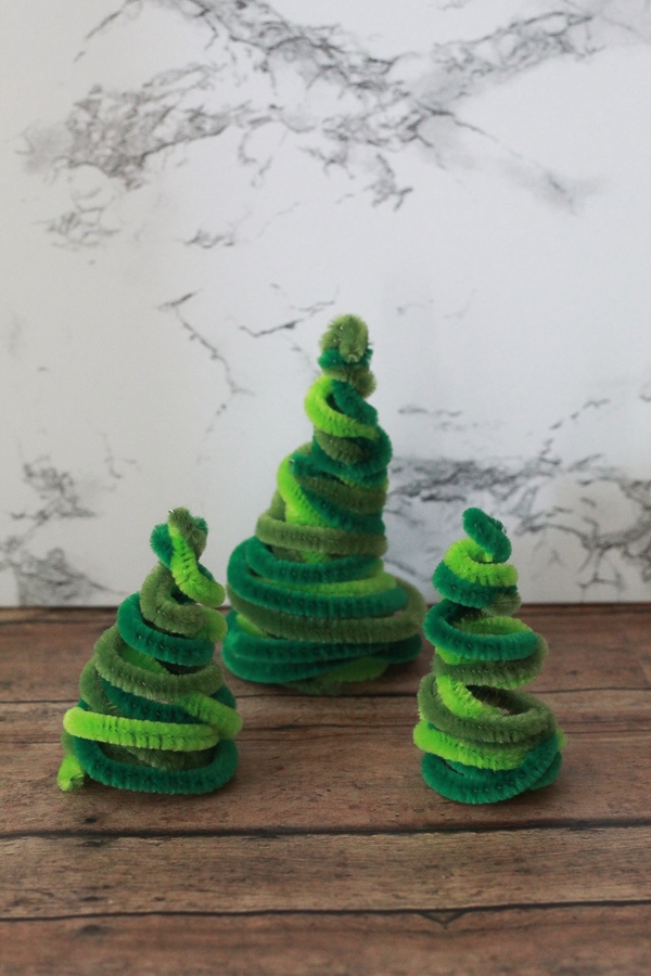Pipe cleaner grinch trees
