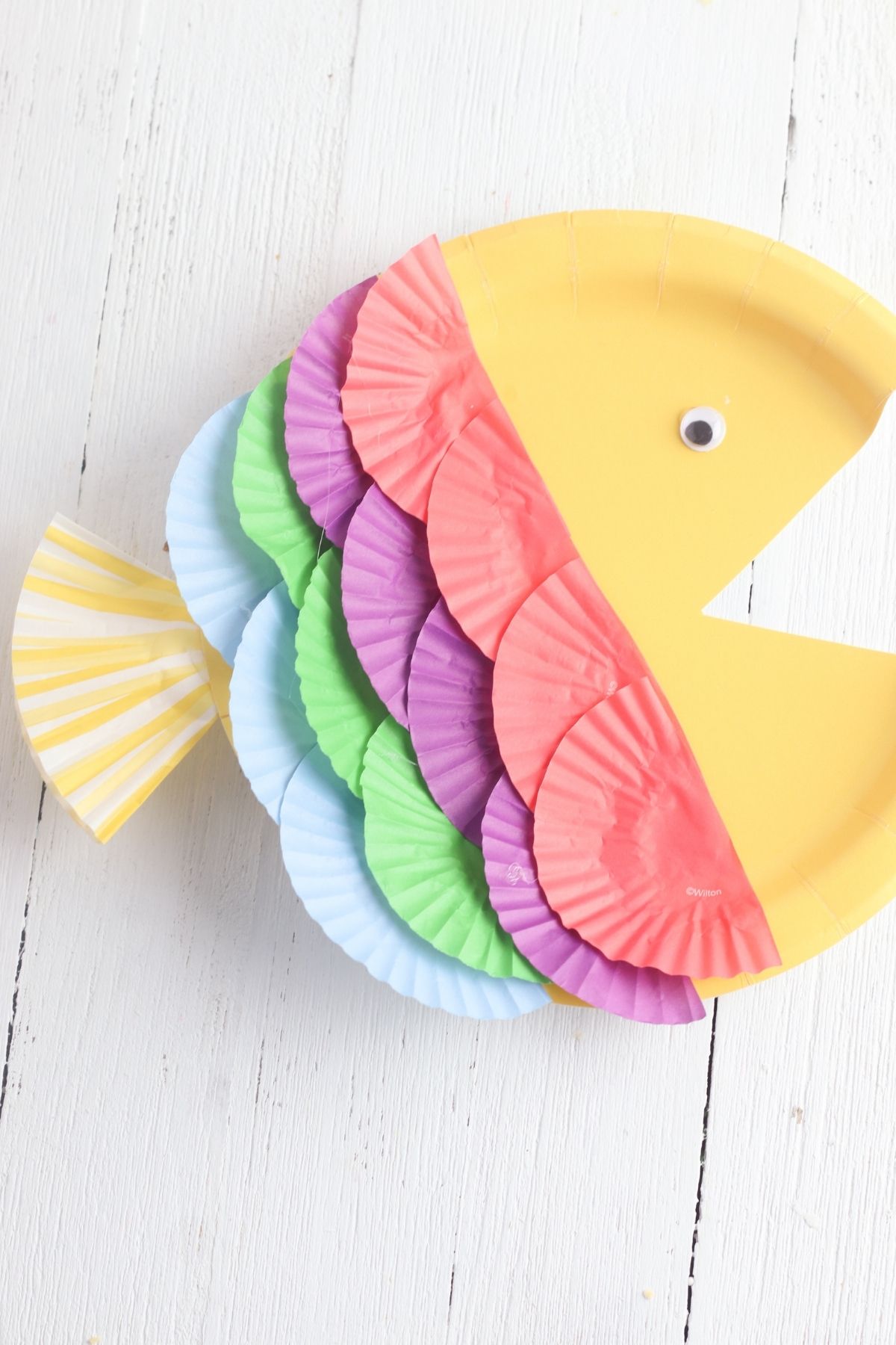 Rainbow paper plate fish craft