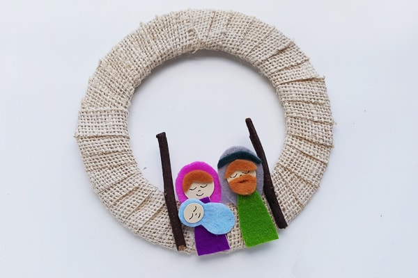 Nativity felt craft for making a wreath craft for kids.