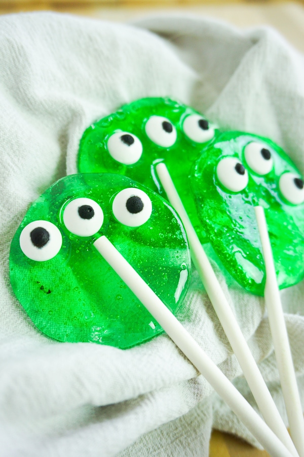 Easy toy story lollipops for toy story birthday party
